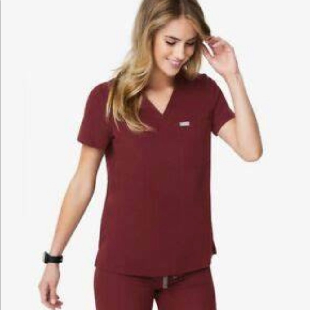 Figs burgundy Catarina scrub top